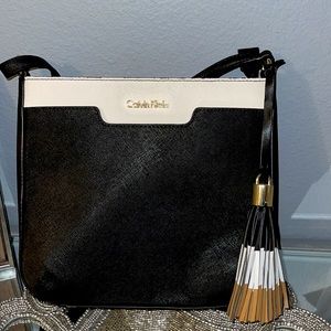 1 time use Calvin Klein cross body bag